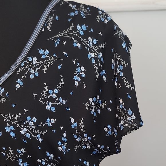 Max Studio Black and Blue Floral Maxi Dress - Picture 4 of 10